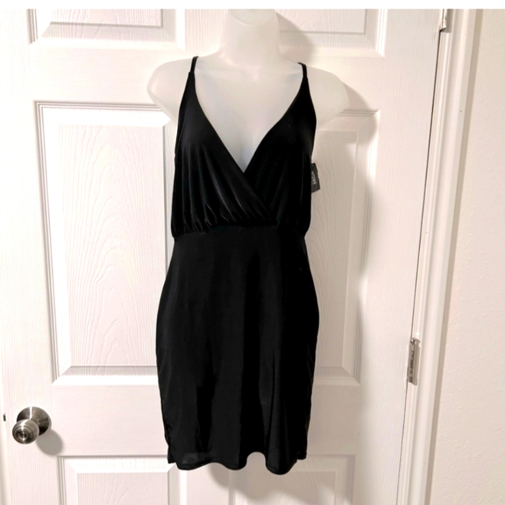 [Misguided] Slinky Strap Plunge Bodycon Dress